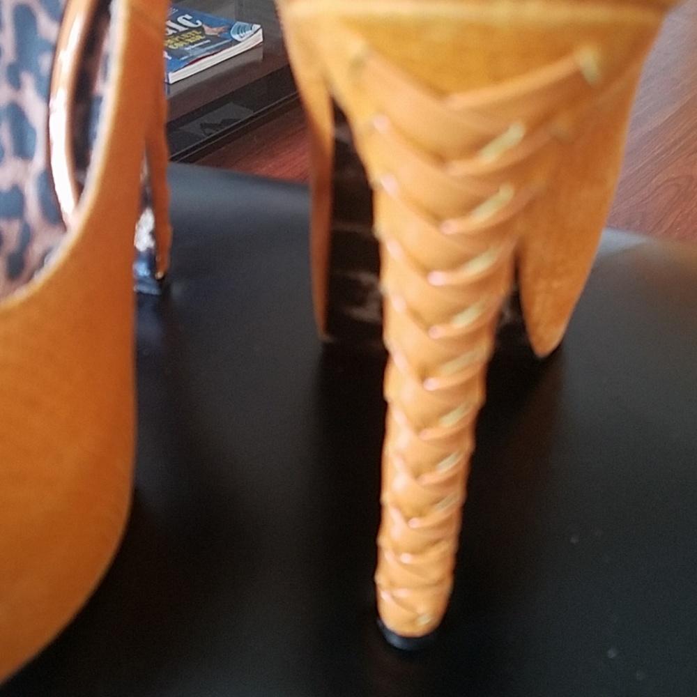Shoe - Picture 5 of 8